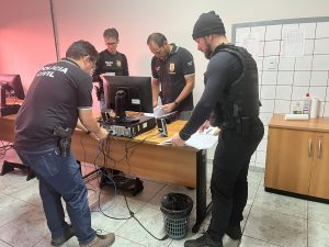 Servidora da justiça é presa por desviar R$ 200 mil de contas judiciais