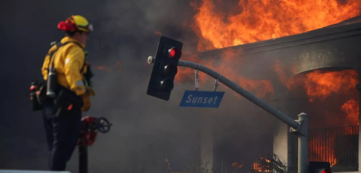 393 mil pessoas são retiradas de Los Angeles devido a incêndios