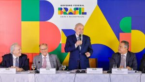 Prioridade do governo em 2025 é baratear os alimentos, diz Lula