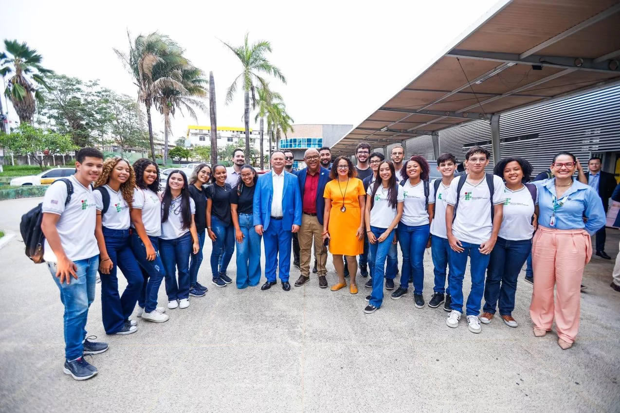 Ministra anuncia infovia subfluvial com internet de fibra óptica para Alcântara