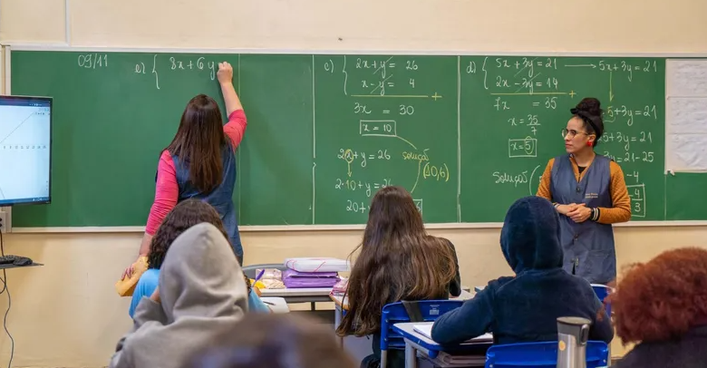 Governo cria bolsa de R$ 1.050 para estudantes de licenciatura