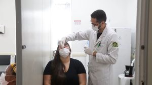 VÍDEO: Centros de testagem para Covid-19 são reabertos após aumento de casos