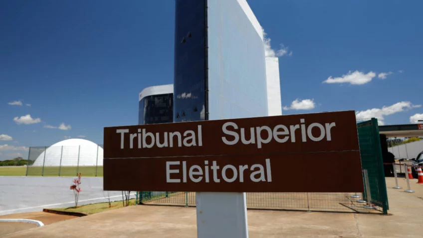 Prefeitos e vereadores tomam posse neste primeiro dia do ano