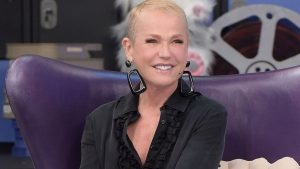 Xuxa Meneghel passa por cirurgia em São Paulo