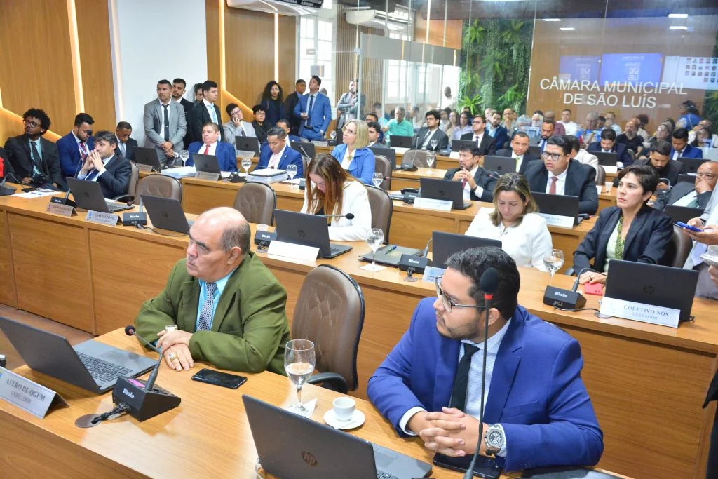 Câmara de São Luís anula veto do Executivo e assegura aumento salarial para 400 servidores