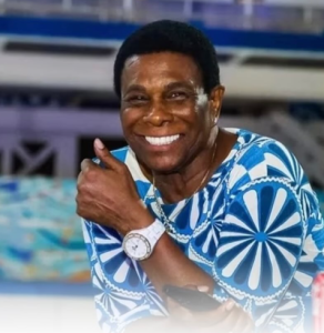 Neguinho da Beija-Flor se despede como intérprete da escola de coração