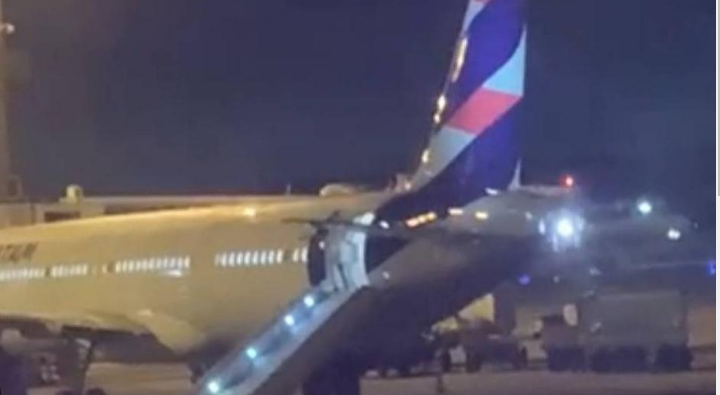 Homem tenta abrir porta de aeronave pronta para decolagem em São Paulo