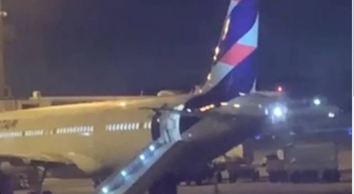 Homem tenta abrir porta de aeronave pronta para decolagem em São Paulo