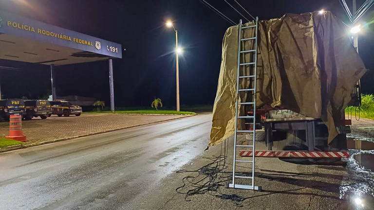 Caminhão com mais de 23 m³ de madeira ilegal é apreendido no Maranhão