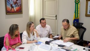 VÍDEO: Brandão e equipe técnica recebem mais 12 prefeitos do MA