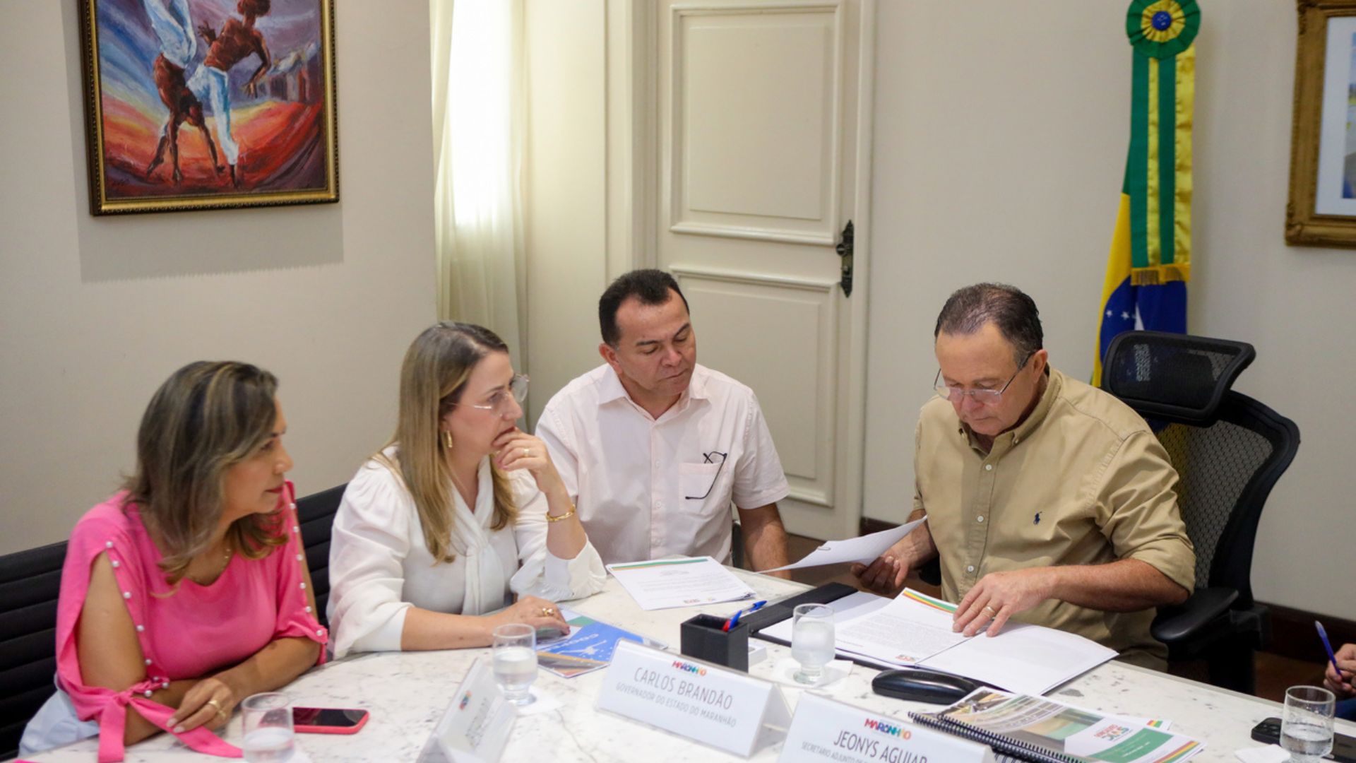 VÍDEO: Brandão e equipe técnica recebem mais 12 prefeitos do MA