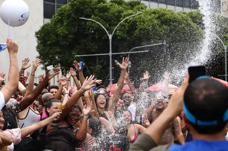 Celular no carnaval: saiba como proteger dados em caso de furto
