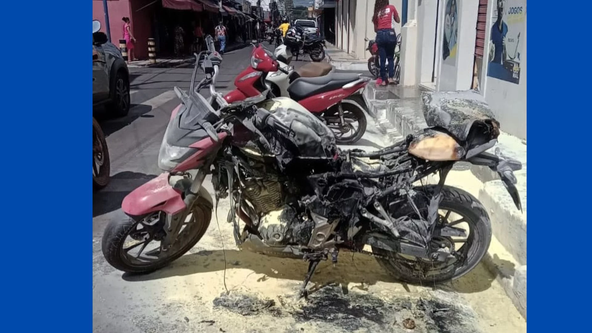 VÍDEO: Homem é preso suspeito de incendiar moto de ex-companheira