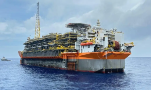 Maior plataforma de petróleo do Brasil inicia operação no pré-sal