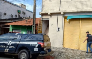 Presa mulher envolvida em esquema de falsificação de documentos