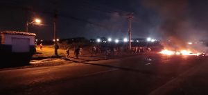 VÍDEO: Manifestantes liberam trecho da BR-135 após protesto