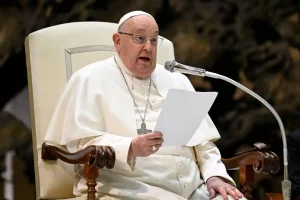 Vaticano informa que estado de saúde do Papa Francisco continua crítico