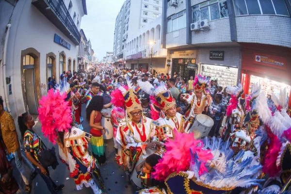 15 blocos tradicionais no Centro Histórico de São Luís abre a programação do Carnaval do Maranhão 2025
