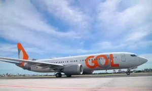 Avião da Gol faz pouso de emergência em São Paulo