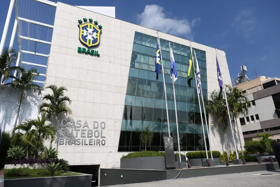 Clubes brasileiros pedem à CBF para adiar jogos do Brasileirão