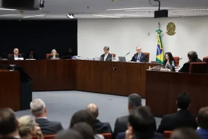 Ministros do STF rejeitam por 4 X 1 levar julgamento ao plenário