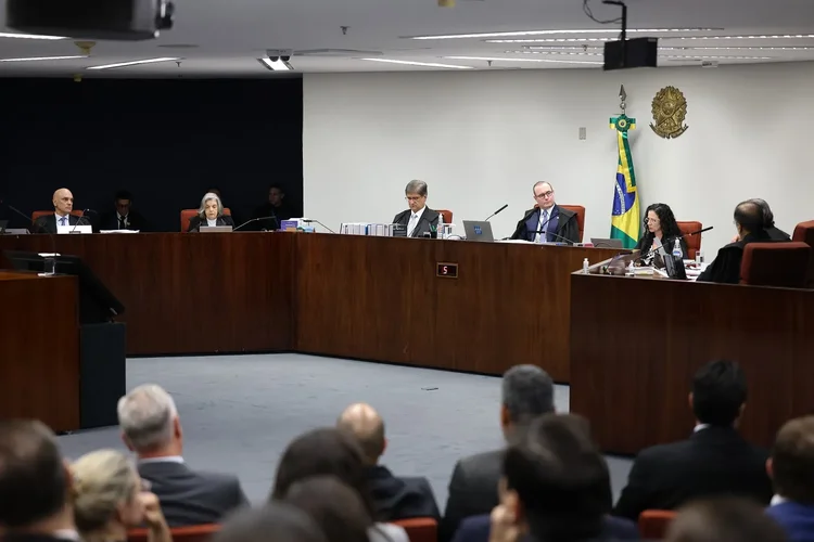 Ministros do STF rejeitam por 4 X 1 levar julgamento ao plenário