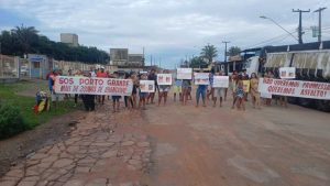 VÍDEO: Manifestantes liberam acesso à BR-135 nos dois sentidos