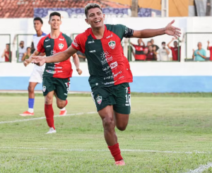 Pinheiro anuncia desligamentos e vendas de engrosso para jogo diante do Sampaio