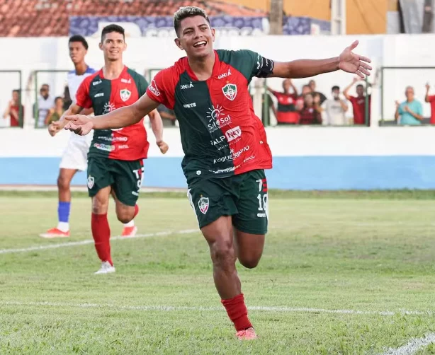 Pinheiro anuncia desligamentos e vendas de engrosso para jogo diante do Sampaio