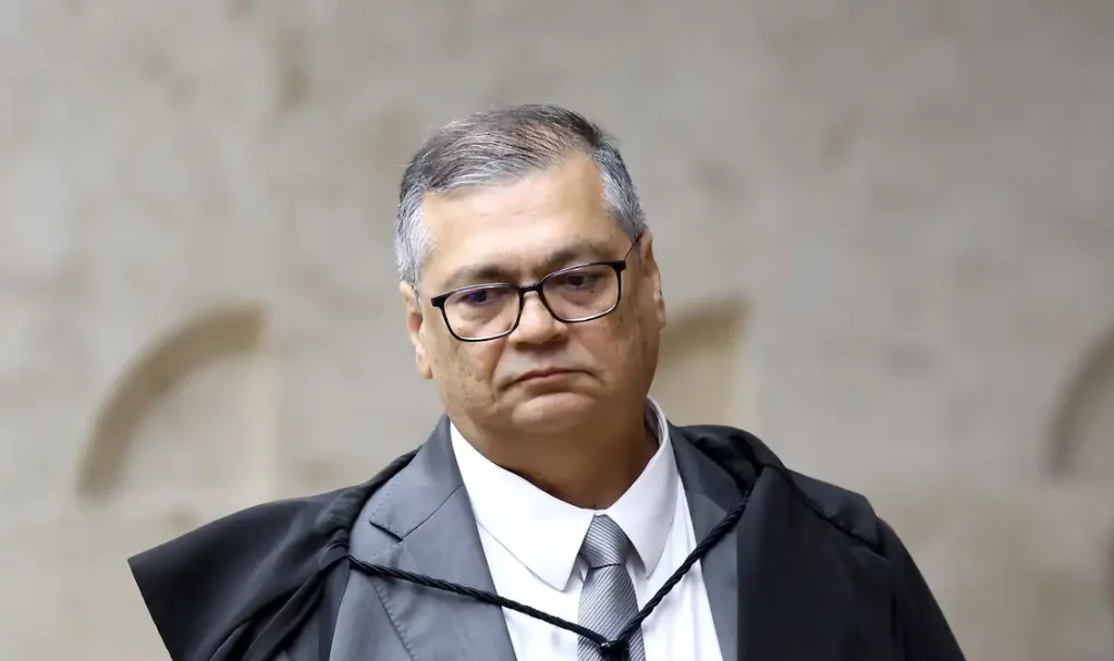 Dino dá 10 dias para Congresso explicar nova norma sobre emendas