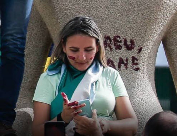 PGR sugere prisão domiciliar para mulher que pichou estátua em frente ao STF