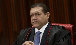STF: Ministro Nunes Marques pede vista e suspende o julgamento de Carla Zambelli