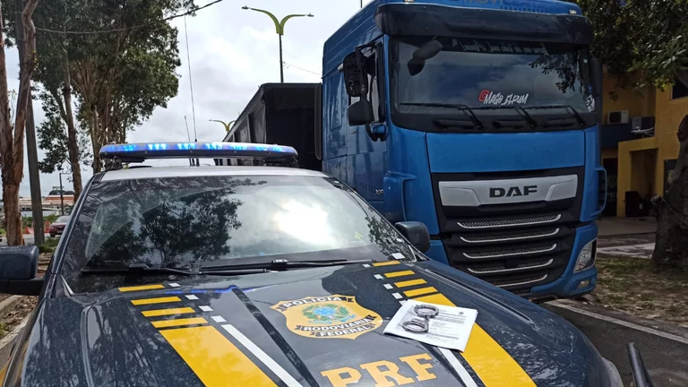 Caminhoneiro com mandado de prisão é detido pela PRF em São Luís 