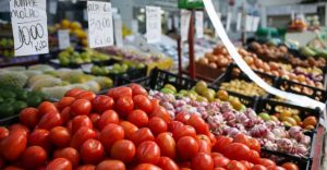 Preços dos alimentos cairão mais nas próximas semanas, diz ministro