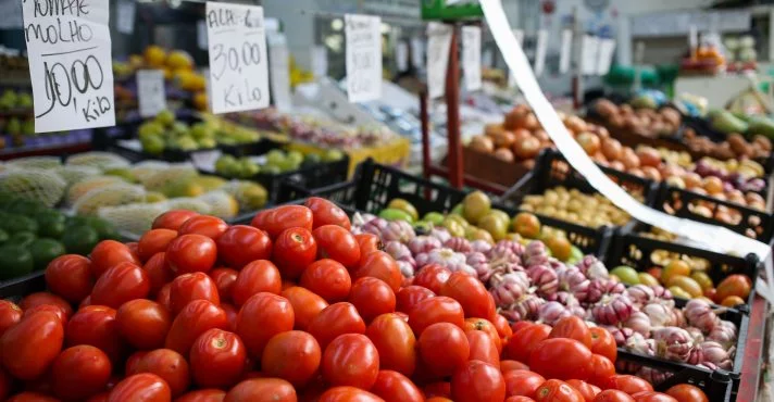 Preços dos alimentos cairão mais nas próximas semanas, diz ministro