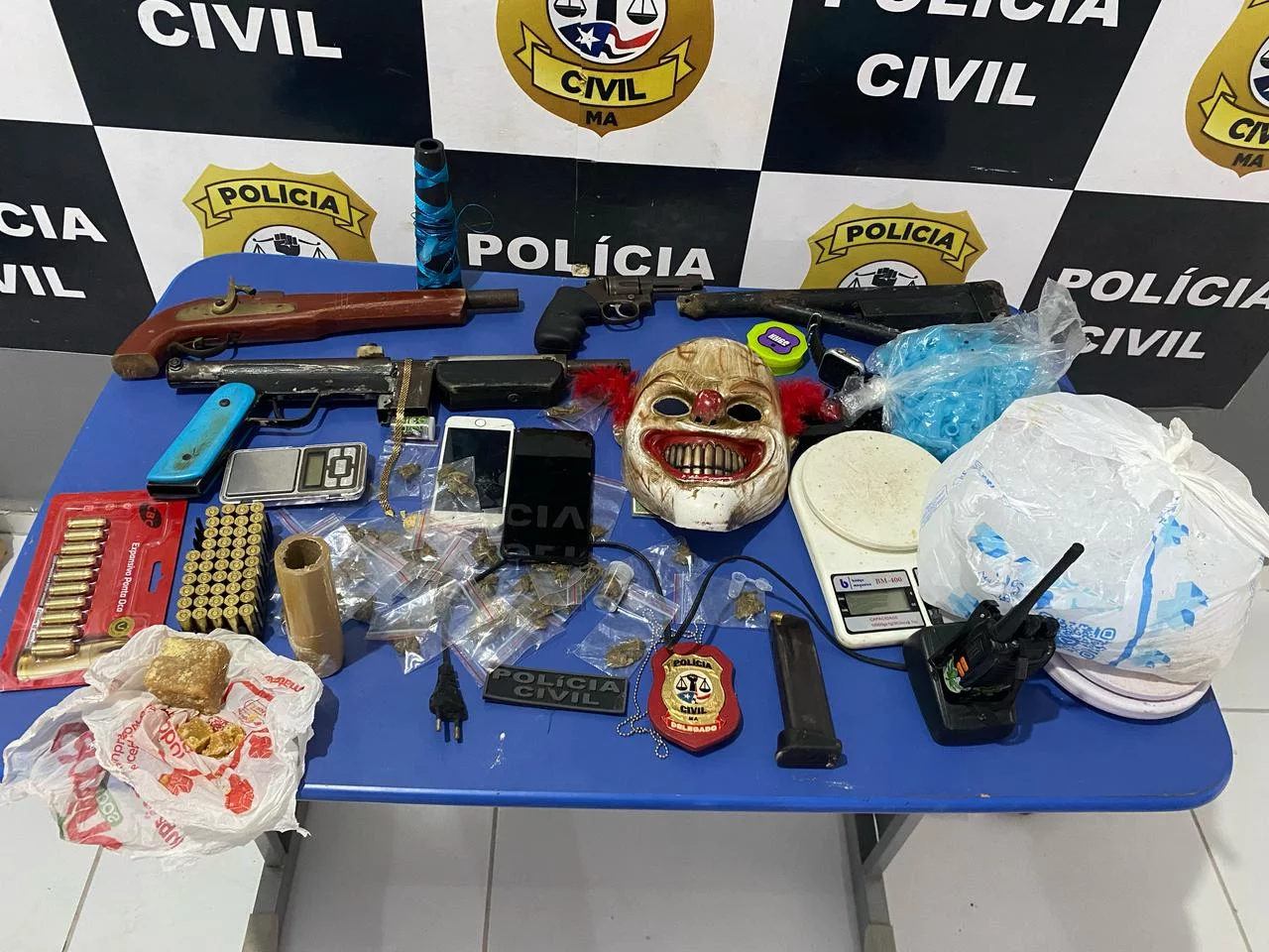 Homem é preso com arsenal, munições e drogas em Santa Inês