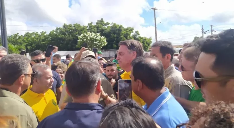 Bolsonaro passa mal e usa helicóptero para transferência a hospital