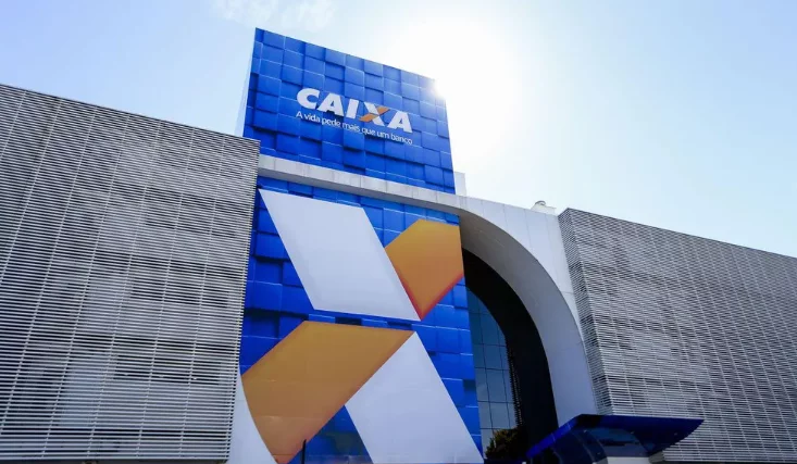 Caixa libera abono salarial para nascidos em março e abril