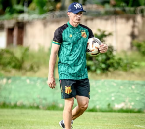 Às vésperas de jogo decisivo, Sampaio apresenta planejamento para a Serie D