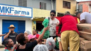 Fátima Araújo distribui peixes para famílias de São Luís