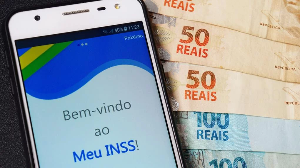 Aposentados e pensionistas do INSS podem consultar antecipação do 13º