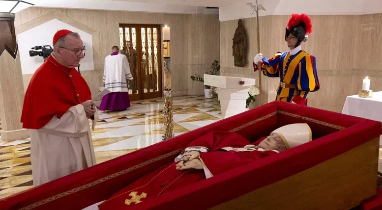 Papa Francisco: velório é aberto ao público no Vaticano