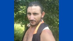 Homem é morto com mais de 20 tiros na frente da família, em São João Batista