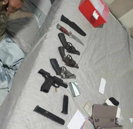 Polícia prende casal suspeito de cometer homicídios na região metropolitana