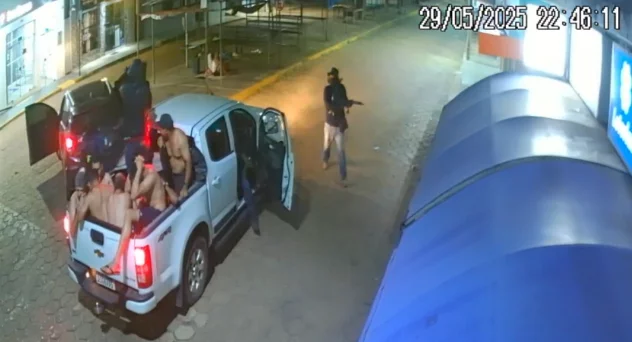 VÍDEO: Criminosos assaltam agência bancária em Carolina e fazem reféns