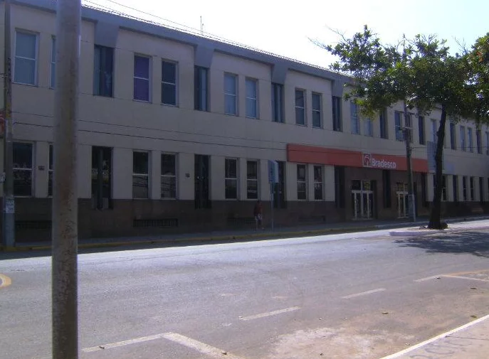 Bancários protestam contra fechamento de agências do Bradesco