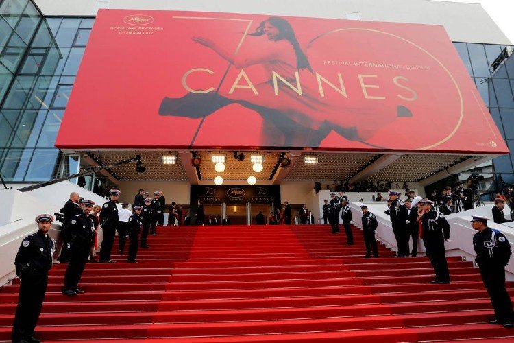 Festival de Cannes proíbe nudez no tapete vermelho