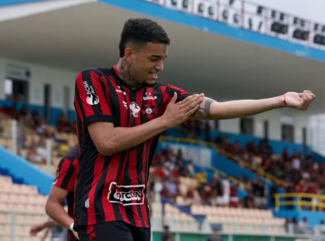 Sampaio anuncia ex-treinador e jogador do Moto