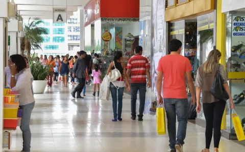 Vendas do Dia das Mães devem movimentar R$ 14,37 bilhões em 2025