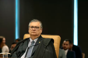 Flávio Dino relata ter recebido mensagem com ameaças e xingamentos